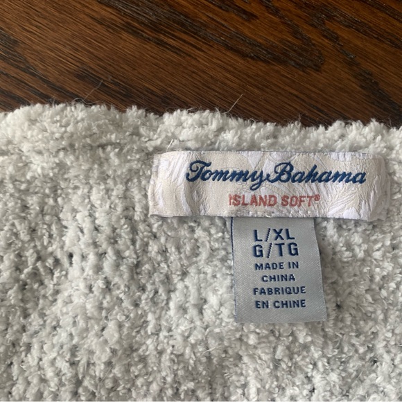 Tommy Bahama island soft poncho - Picture 2 of 2